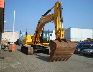 Гусеничный экскаватор JCB JS 330LC