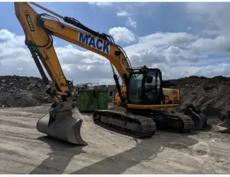 Гусеничный экскаватор JCB JS220 LC. Строительная техника б/у