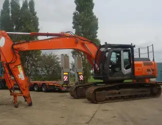 Гусеничный экскаватор. Гусеничный экскаватор Hitachi ZX280 LC-3
