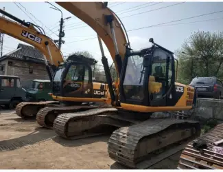 Гусеничный экскаватор JCB JS220LC 2011 года в Наличии