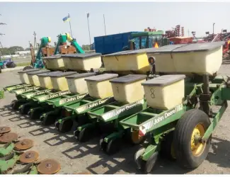 Сівалка точного висіву John Deere 7000 б/в