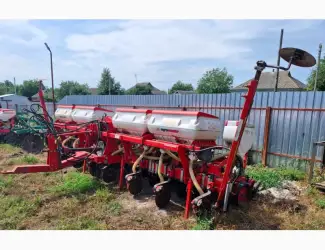 Пневматична просапна сівалка Planter D8 Agromaster дискова