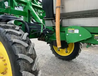 Зображення для оголошення Обприскувач самохідний John Deere 4030R (2015)