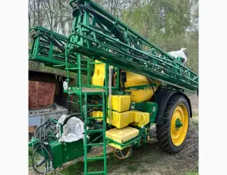 Причіпний обприскувач John Deere 840