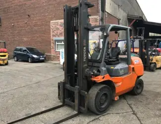 Вилочный погрузчик Toyota 42-7FD40