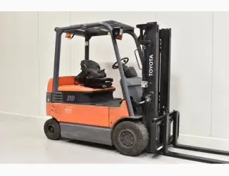 Вилочный погрузчик Toyota 7FBMF30