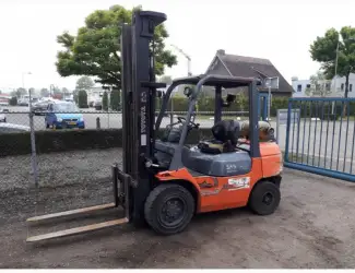Вилочный погрузчик Toyota 02-7FGF30