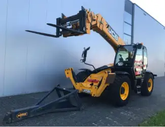 Телескопический погрузчик JCB 540-140. Строительная техника