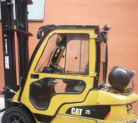 Вилочный погрузчик CAT Lift Trucks GP25N 2012 года