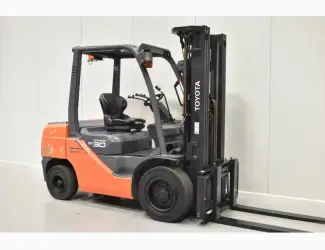 Вилочный погрузчик Toyota 02-8FDF30