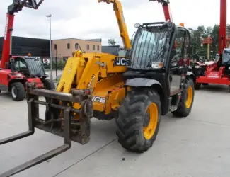 Телескопический погрузчик JCB 531-70. Погрузчик телескопический