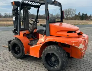 Зображення для оголошення Позашляховий навантажувач високопрохідний 2т.