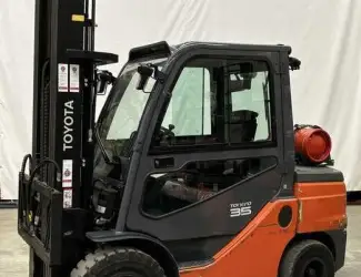 Зображення для оголошення Газовий навантажувач 3.5т. Toyota 8FGJF35 2020 року 5.5м.підйом кабіна