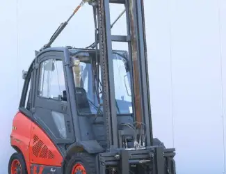 Зображення для оголошення Дизельний навантажувач Linde H40D 2015 року кабина