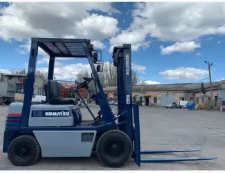 Зображення для оголошення Вилочный бензиновый автопогрузчик Komatsu с двигателем Toyota 5K