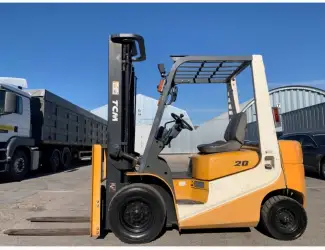 Зображення для оголошення Вилочний навантажувач TCM FG20T6 з щоглою триплекс 5.4 метри