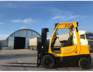 Зображення для оголошення Вилочный погрузчик Hyster с мачтой триплекс и боковым смещением