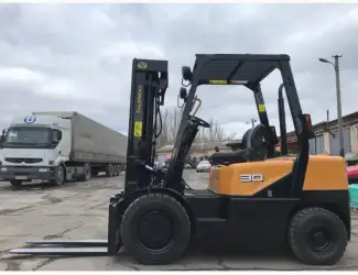 Зображення для оголошення Дизельный вилочный автопогрузчик Дэу с боковым смещением и мачтой вагонник
