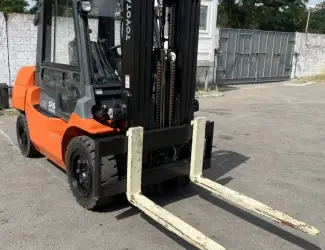 Зображення для оголошення Навантажувач вилковий 4т. Toyota 427FD40 Вагонник дизель кабіна