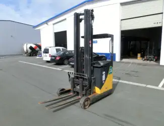 Зображення для оголошення Штабелер-ричтрак Komatsu FB14RJ-2R, 2009 года, 5180 мм высота подъема, 4865 м/ч наработка