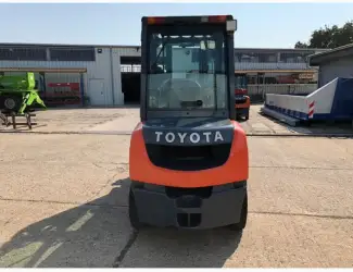 Зображення для оголошення Дизельный погрузчик Toyota 02-8FDF30, новый, кабина, 0 мч, 2015 года, рычаги