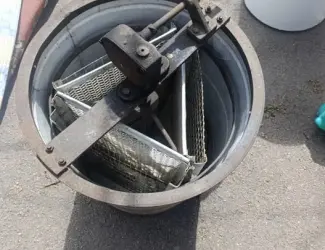 Продам медогонку 3 рамки