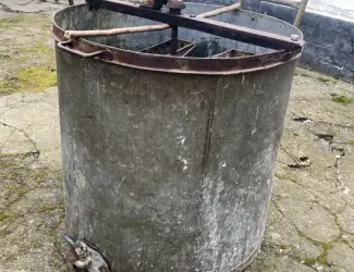 Продам медогонку на 2 рамки (ручна)