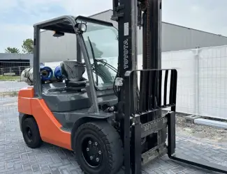 Зображення для оголошення Вилковий навантажувач кара 3.5т. Toyota 02-8FGJF35