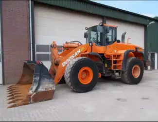 Зображення для оголошення Фронтальный погрузчик Doosan DL 400