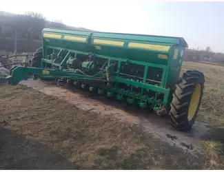 Зображення для оголошення Опрыскиватель прицепной John Deere 840i