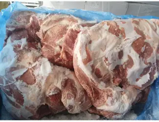 Лопатка свиняча заморожена