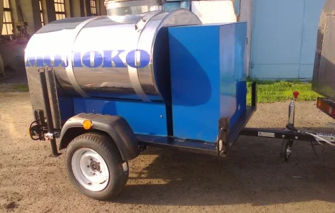 Прицеп для перевозки молока, воды и других пищевых продуктов