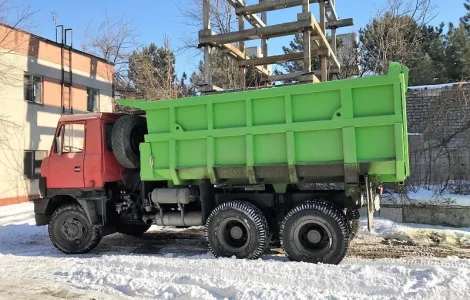 Услуги самосвала «Татра-815». грузоподъемность 16 тонн, вместимость 14 м. куб