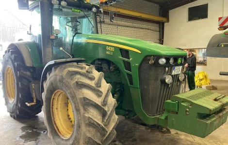 Трактор John Deere 8430 Рік випуску 20010 Трансмісія Powеrshift