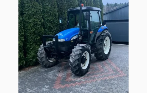 Трактор New Holland 2006 всього 2150 мотогодин