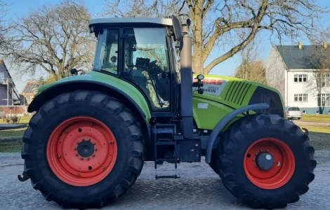 Трактор колесный CLAAS Axion 850