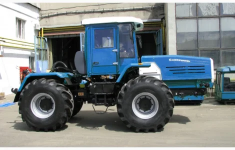 Колесный универсальный трактор ХТА-220 "Слобожанец" с двигателем ЯМЗ-236, 238