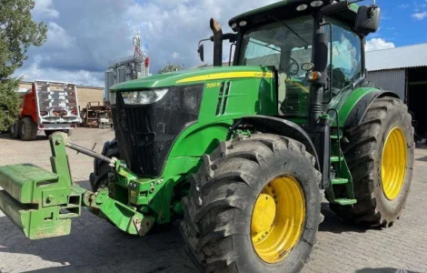 Трактор John Deere 7230R