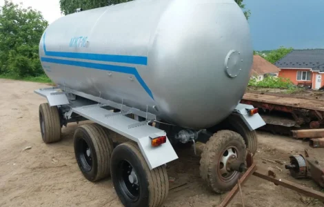 Бочка трехосная МЖТ-16 (для воды, КАС или навоза)