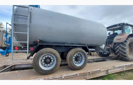 Бочка МЖТ-16 на пневмоподвеске с мешалкой для жидкого навоза