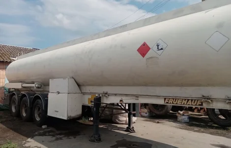 Цистерна-напівпричіп Fruehauf BPV