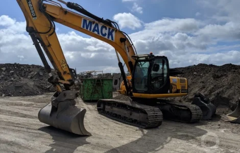 Гусеничный экскаватор JCB JS220 LC. Строительная техника б/у