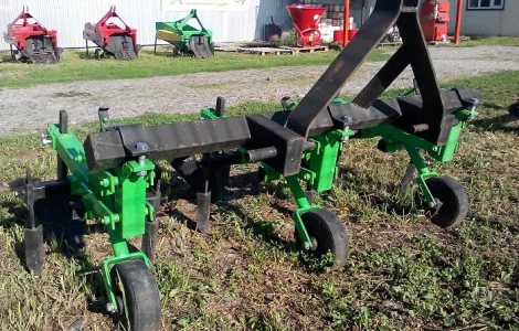 Трёх секционный окучник-полольник фирмы Bomet