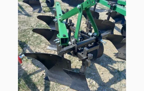 Плуг ПЛН 3-35 з предплужником