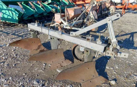 Плуг ПЛН 3-35 б/у