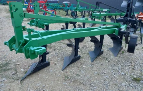 Плуг навісний 4 корпусний 4-35 см. (висока стійка)