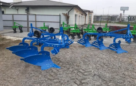 Навісний турецький плуг 3-х корпусний Unlu ексцентричний