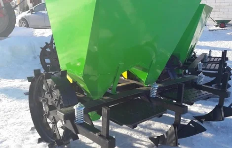 Тракторная картофелесажалка двухрядная Bomet Польша