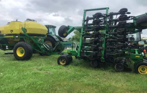 Продається посівний комплекс John Deere 1890 (бункер 1910)