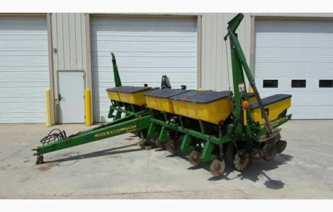 Пневматическая Сеялка пропашная John Deere 1750 8 рядная с No-Til, сухие удобрения